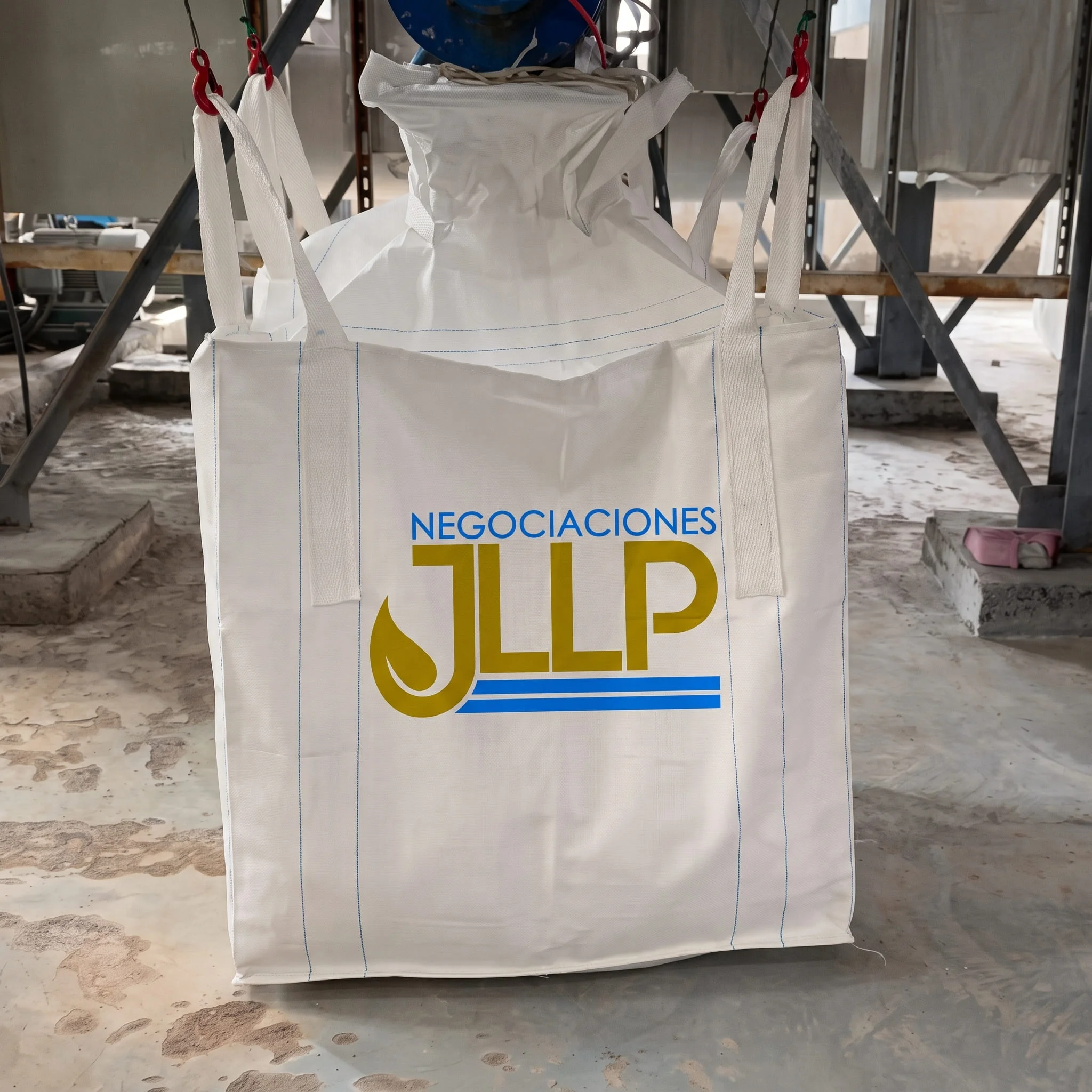 Big Bag industrial instalado en sistema de carga