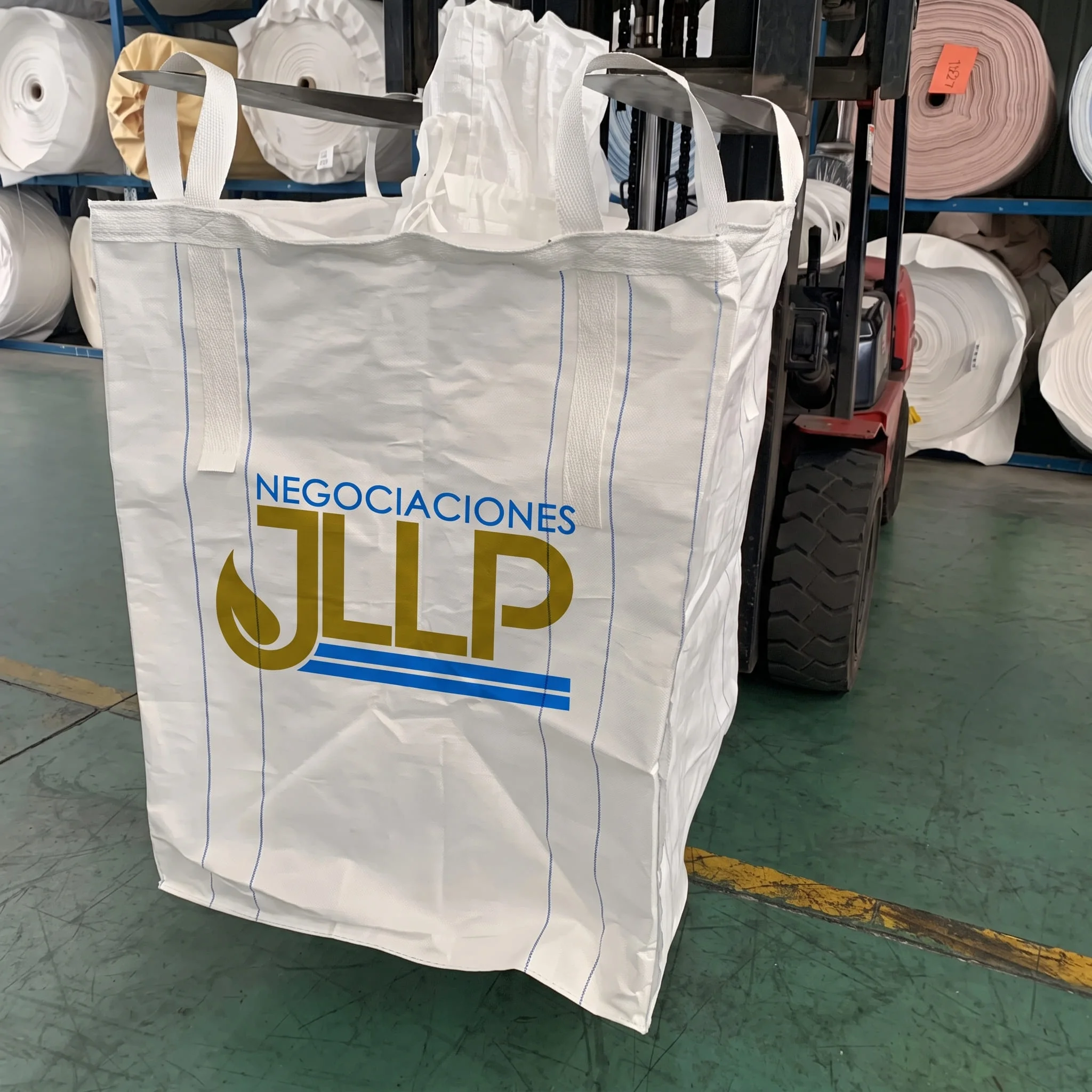 Big Bag de polipropileno manipulado con montacargas
